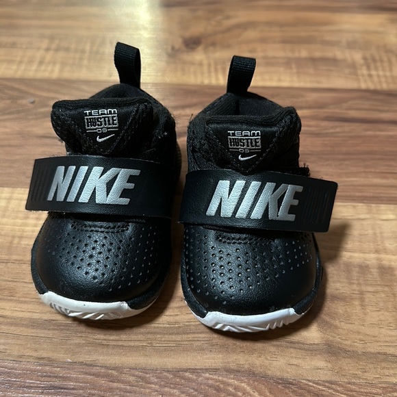 Nike Other - Nike 2c black